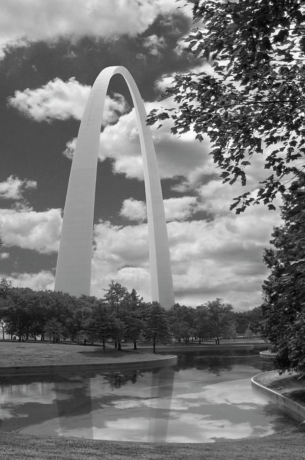 Jefferson National Expansion Memorial Photograph by Mike McGlothlen