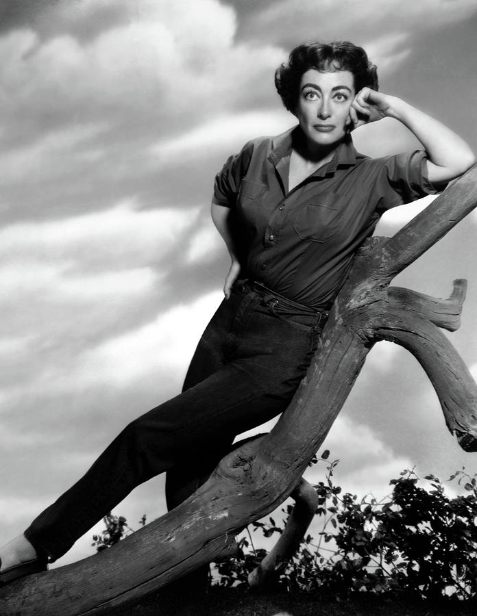 JOAN CRAWFORD in JOHNNY GUITAR -1954-, directed by NICHOLAS RAY. Photograph by Album