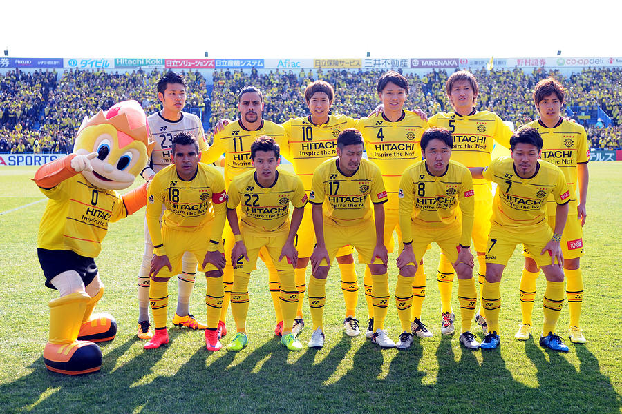 Kashiwa Reysol v Urawa Red Diamonds - J.League 2016 #1 Photograph by Hiroki Watanabe