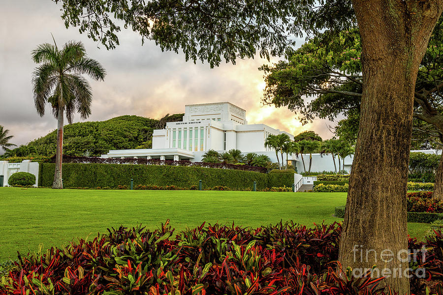 Laie Hawaii Temple Photograph by Bret Barton