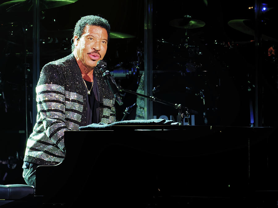 Lionel Richie in Concert Photograph by Ron Dubin