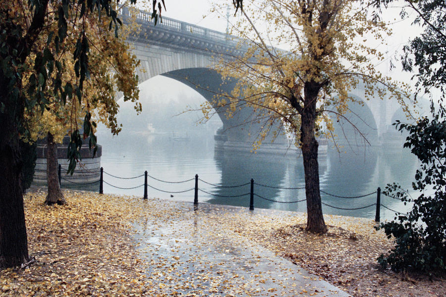 London Bridge Fog 090885-8n Photograph by Tam Ryan