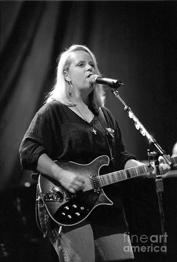 Mary Chapin Carpenter Photograph by Concert Photos Pixels