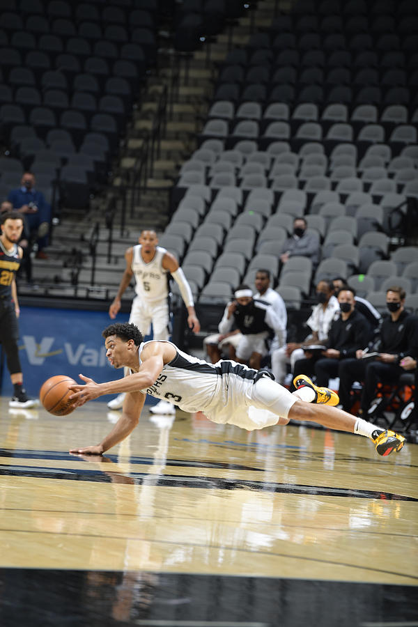 Memphis Grizzlies v San Antonio Spurs Photograph by Logan Riely Memphis Grizzlies v San Antonio Spurs Photograph by Logan Riely