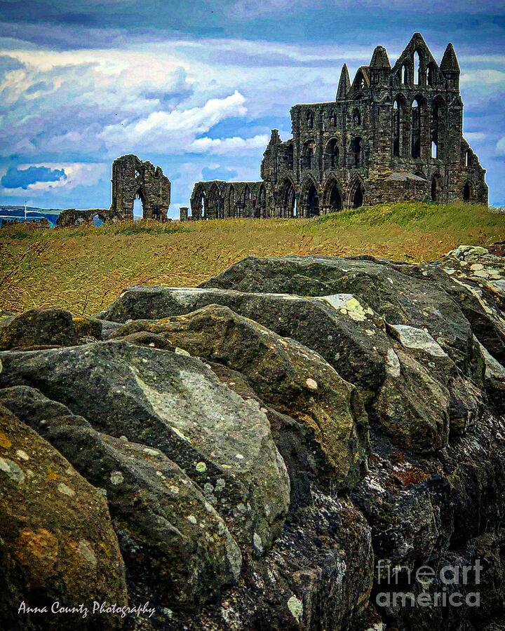 Gothic ruins of Whitby Abbey, England, the abbey that inspired Bram ...