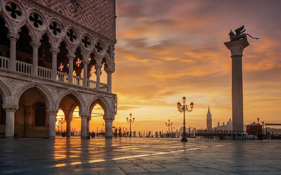 Morning in Venice #1 Photograph by Piotr Skrzypiec
