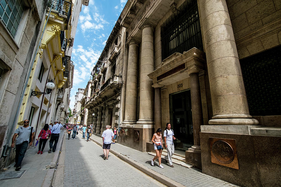 Obispo Street, Habana vieja. Cuba Photograph by Lie Yim