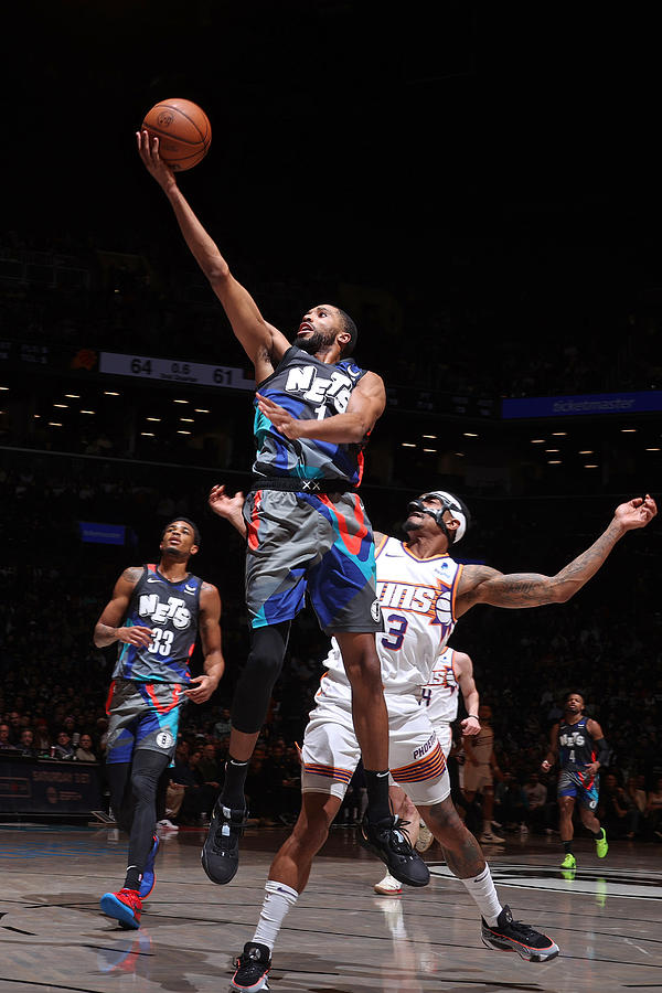 Phoenix Suns v Brooklyn Nets #1 Photograph by Nathaniel S. Butler
