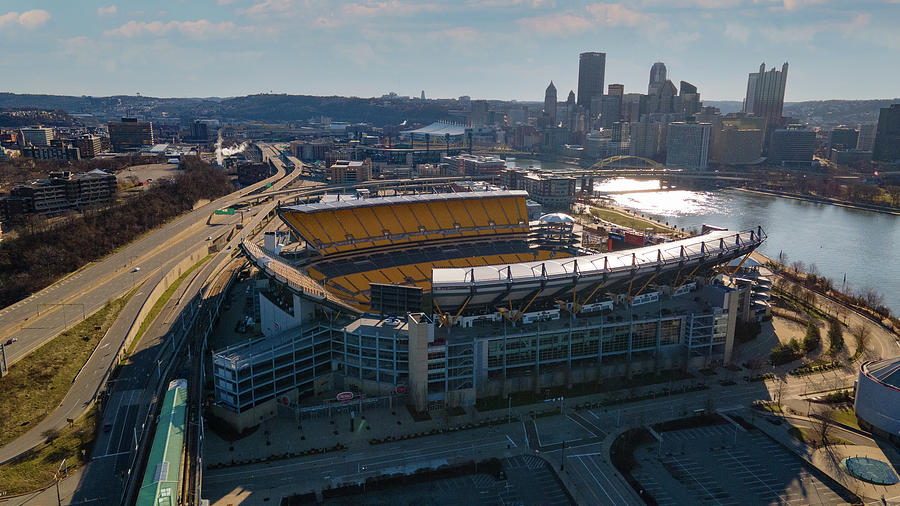 Pittsburgh Steelers Heinz Field with Pittsburgh Skyline #1 Photograph by Eldon McGraw