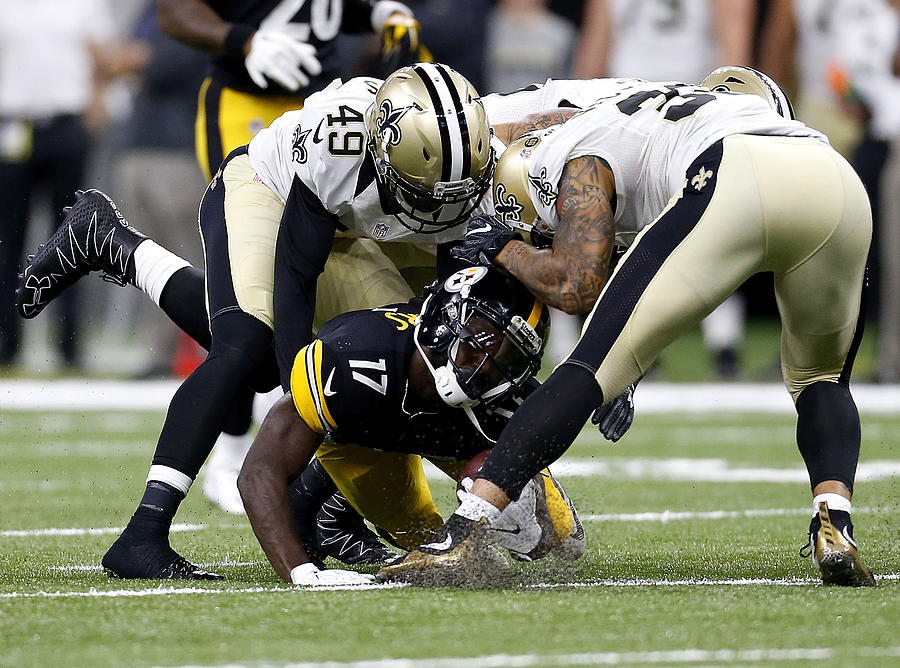 Pittsburgh Steelers v New Orleans Saints #1 Photograph by Jonathan Bachman