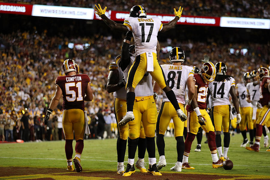 Pittsburgh Steelers v Washington Redskins #1 Photograph by Patrick Smith