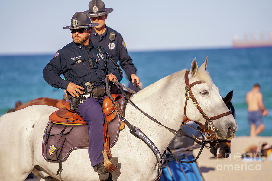 Police on horses on patrol in Fort Lauderdale Beach Spring Break ...