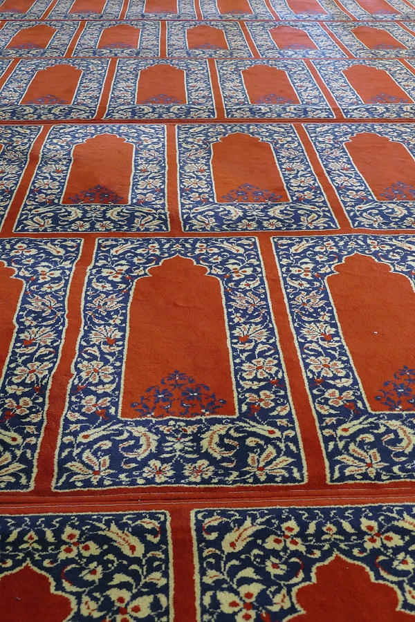 Prayer rug carpet of Sinans Selimiye Mosque Photograph by Steve Estvanik