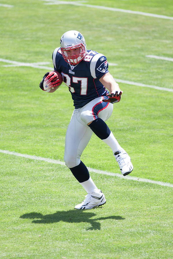 Football Photograph - Rob Gronkowski #1 by Positive Images