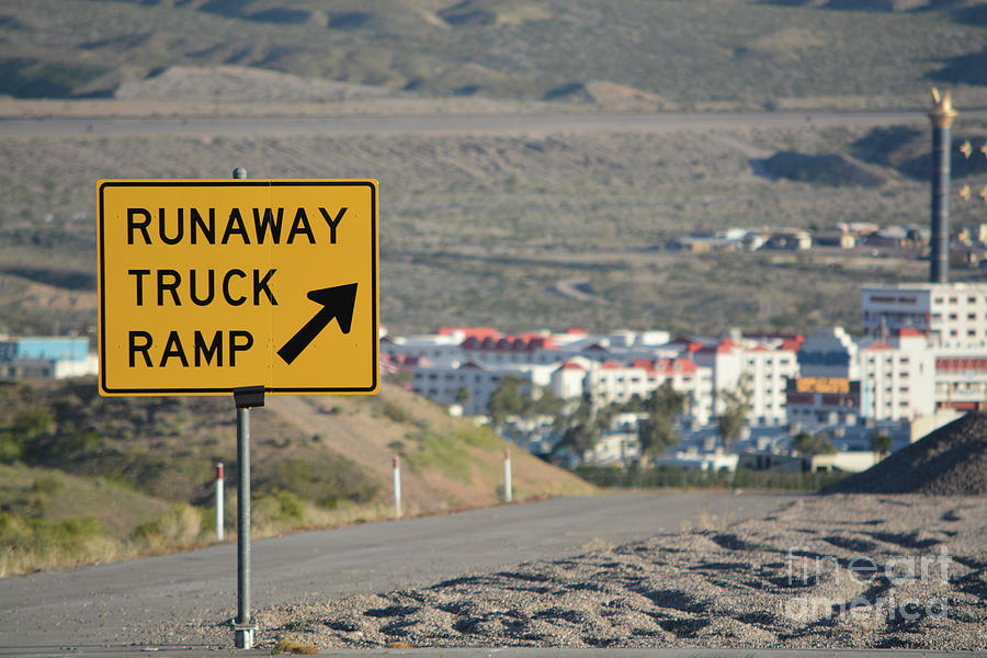 Runaway truck ramp что это