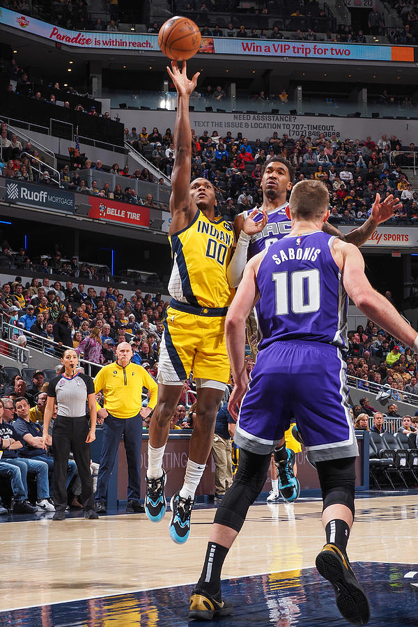 Sacramento Kings v Indiana Pacers #1 Photograph by Ron Hoskins