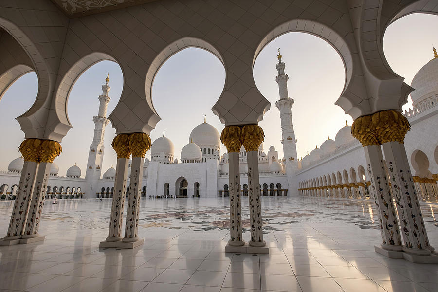 Sheikh Zayed Grand Mosque in Abu Dhabi United Arab Emirates Photograph ...