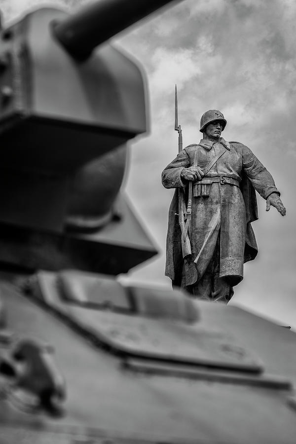 Soviet War Memorial, Berlin #1 Photograph by Pablo Lopez
