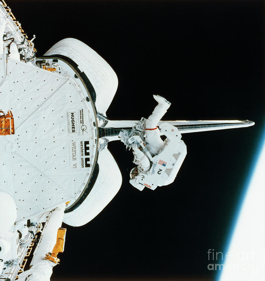 Spacewalk, 1984 #1 Photograph by Granger