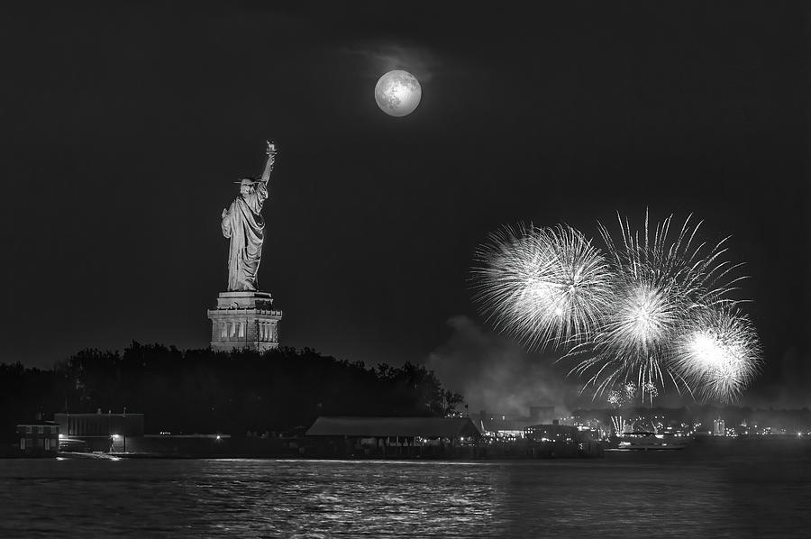 Statue Of Liberty Moon Rise BW #1 Photograph by Susan Candelario