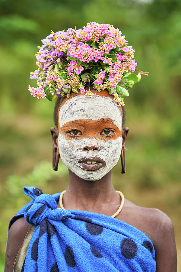 Surma girl with traditional paintings Photograph by Hector Ruiz ...