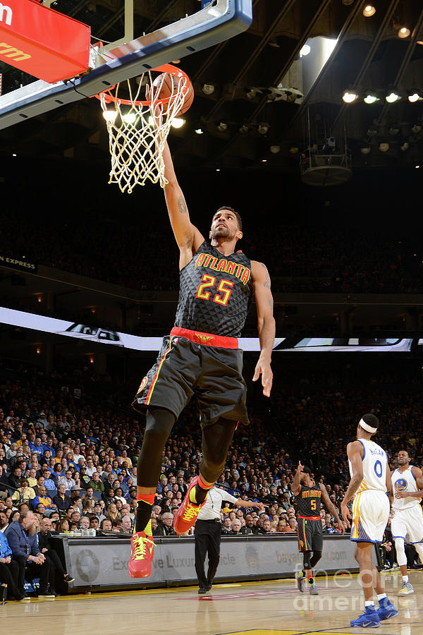 Thabo Sefolosha Photograph by Noah Graham Thabo Sefolosha Photograph by Noah Graham