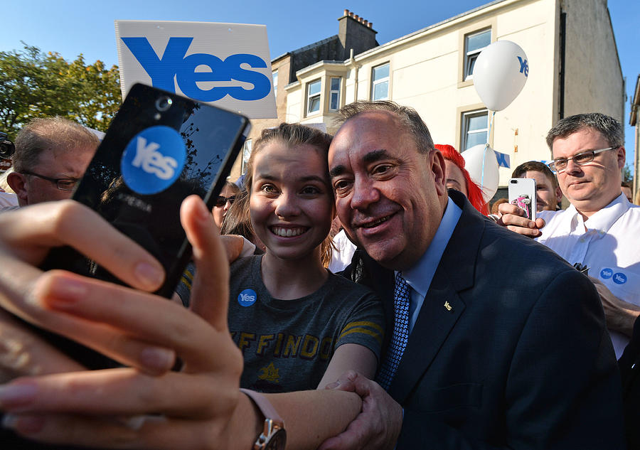 The Final Day Of Campaigning For The Scottish Referendum Ahead Of Tomorrows Historic Vote Photograph by Mark Runnacles The Final Day Of Campaigning For The Scottish Referendum Ahead Of Tomorrows Historic Vote Photograph by Mark Runnacles