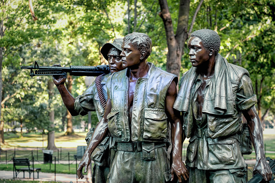 The Three Soldiers Statue On The Vietnam Veterans Memorial Photograph ...