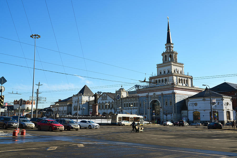 Traffic on Komsomolskaya Square near Kazansky railway station #1 Photograph by OlgaVolodina