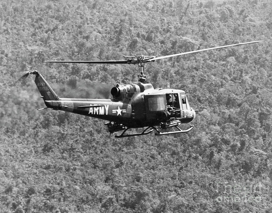 Vietnam War - Helicopter Photograph by Granger - Fine Art America