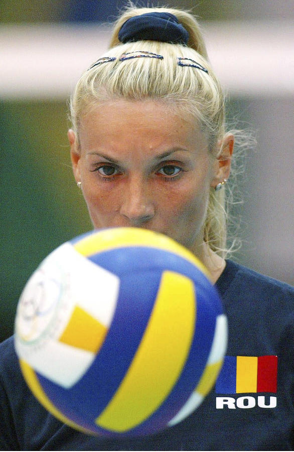 Volleyball/frauen: Wm 2002, Ned - Rom #1 Photograph by Alexander Hassenstein