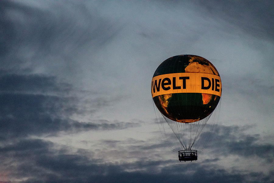 Welt Balloon #1 Photograph by Pablo Lopez