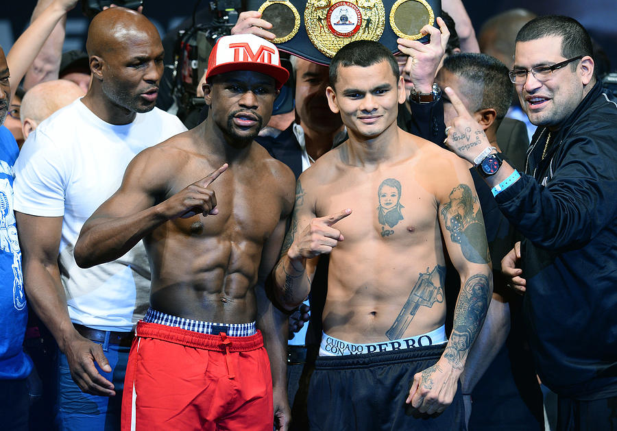 Floyd Mayweather Jr. v Marcos Maidana - Weigh-In #10 Photograph by Ethan Miller