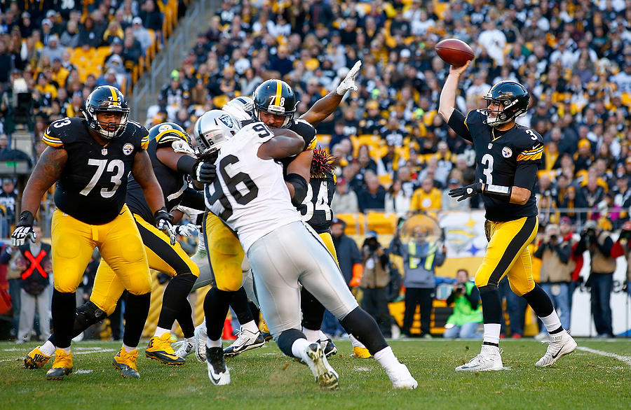 Oakland Raiders v Pittsburgh Steelers #10 Photograph by Jared Wickerham