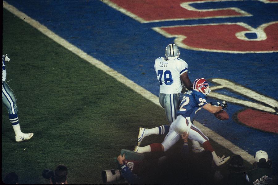 Super Bowl XXVlI - Dallas Cowboys v Buffalo Bills #10 Photograph by Gin Ellis