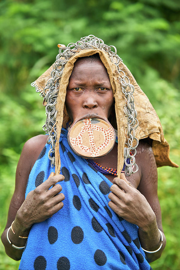 Surma Woman Photograph by Hector Ruiz Golobart - Fine Art America