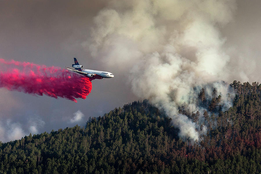 10 Tanker DC-10 914 Dropping Slurry Fish Fire Photograph by David M ...