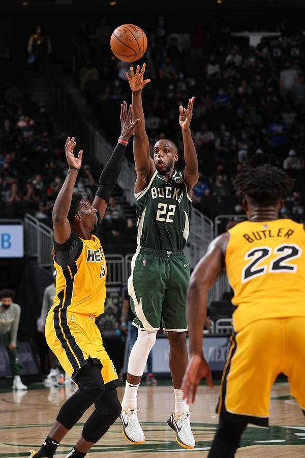 Khris Middleton #12 Photograph by Gary Dineen
