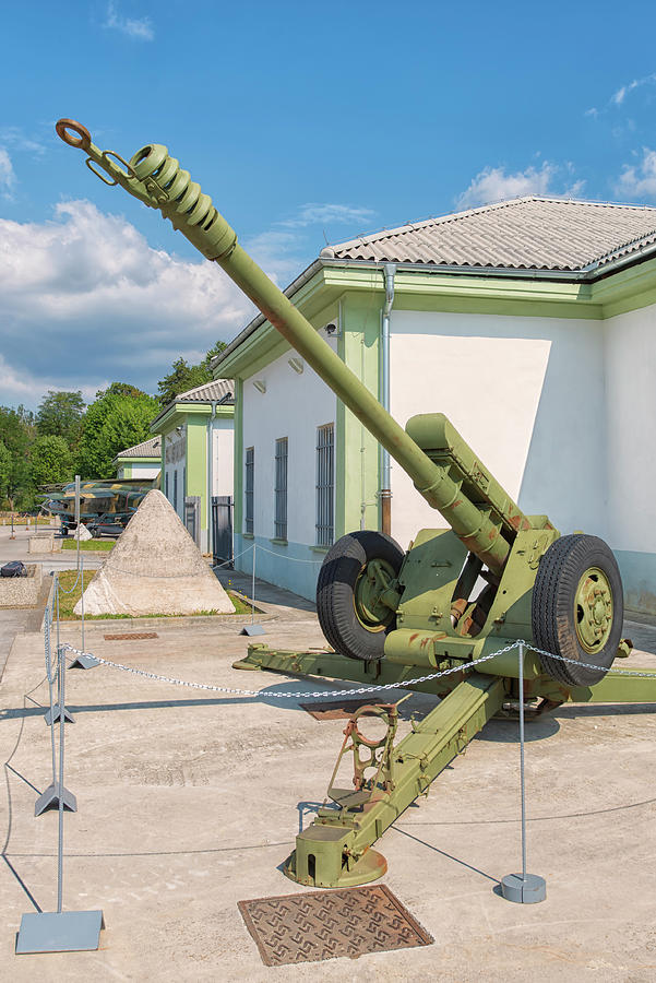 122 MM Howitzer D-30 At Military History Park In Pivka, Slovenia ...