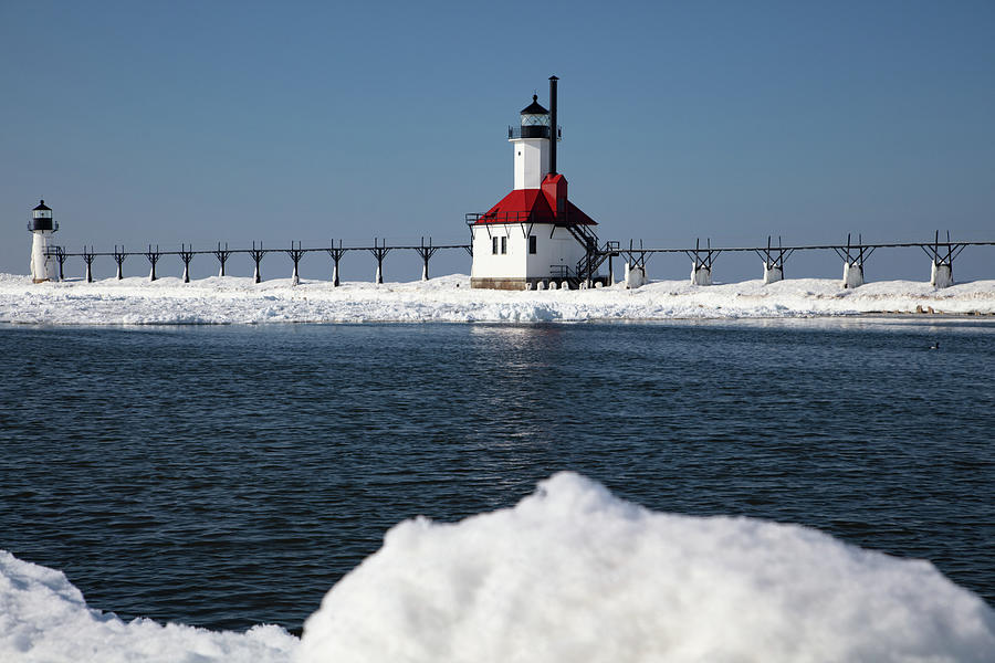 St. Joseph Lighthouse in St. Joseph, Michigan along Lake Michigan in the winter Photograph by Eldon McGraw