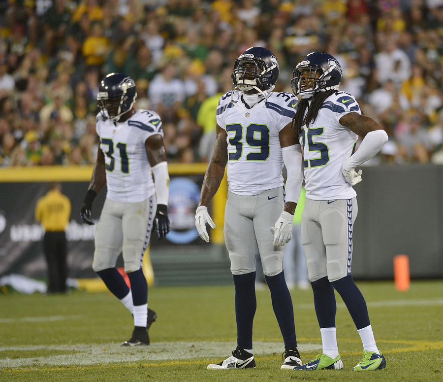 Seattle Seahawks v Green Bay Packers #15 Photograph by Tom Dahlin