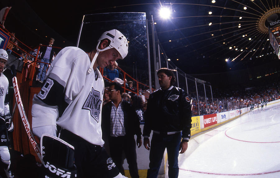 Wayne Gretzky of the Los Angeles Kings #15 Photograph by Andrew D. Bernstein
