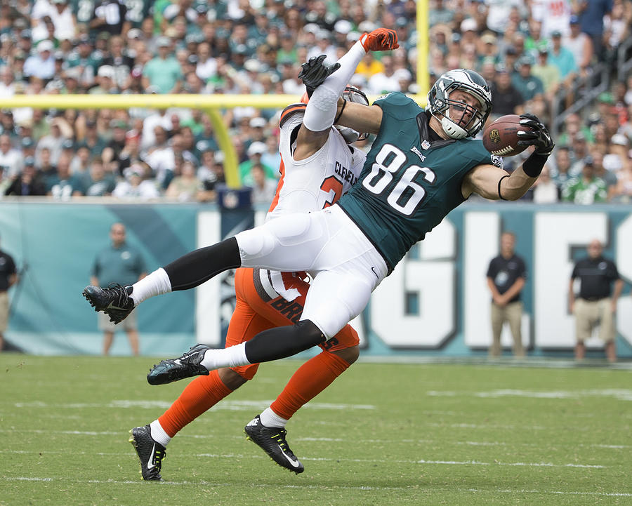 Cleveland Browns v Philadelphia Eagles #16 Photograph by Mitchell Leff