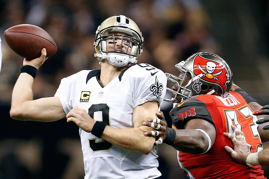 Tampa Bay Buccaneers v New Orleans Saints Photograph by Wesley Hitt