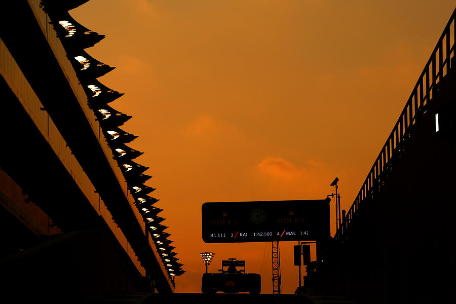 F1 Grand Prix of Abu Dhabi - Qualifying #17 Photograph by Mark Thompson