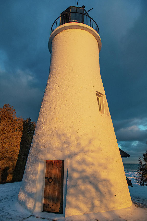 Old Presque Isle Lighthouse in Michigan along Lake Huron in the winter ...