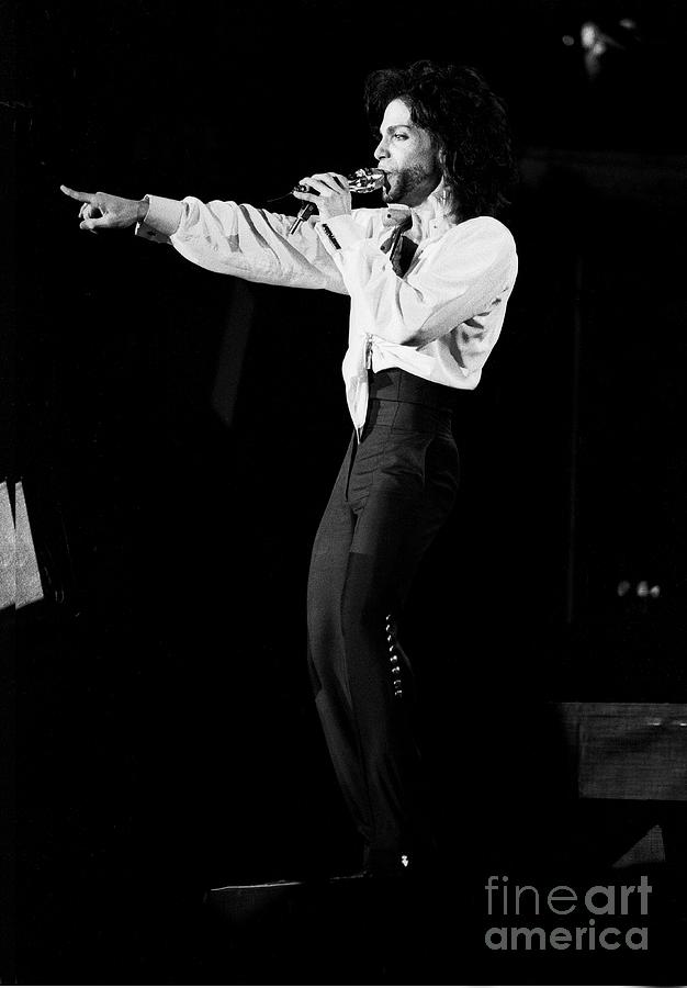 Singer Photograph - Prince #4 by Concert Photos