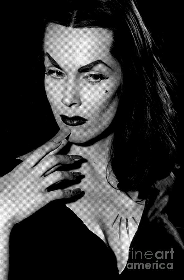 Maila Nurmi by Premium Artman