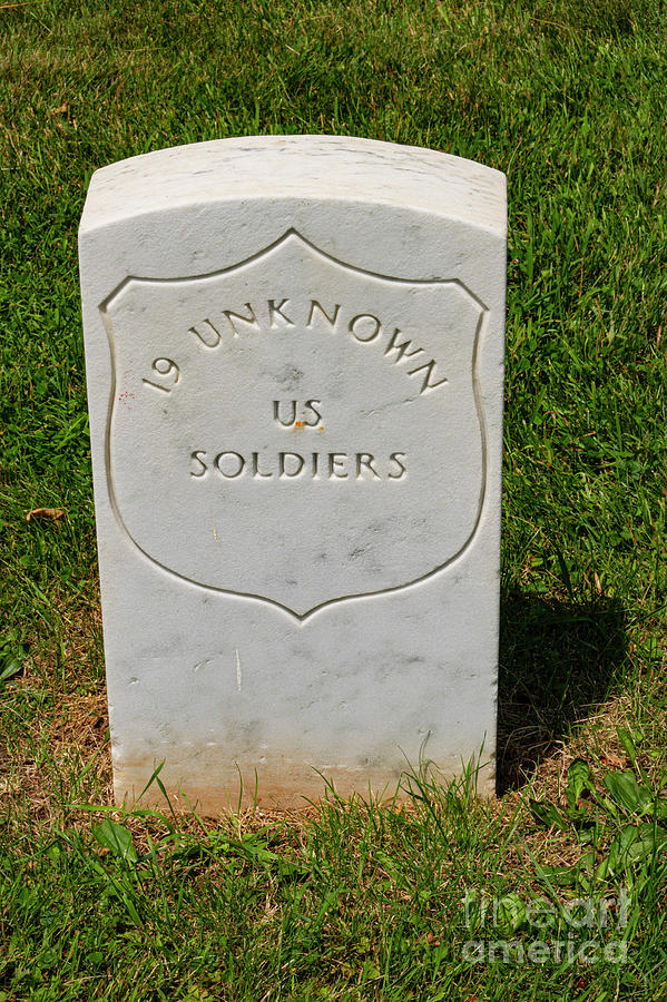 19 Unknown Soldiers Gravestone MarkerN Photograph by Bob Phillips