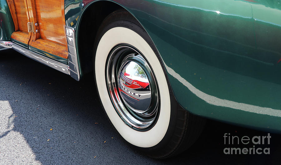 1948 Chevy Fleetmaster Woodie Hubcap 9620 Photograph by Jack Schultz